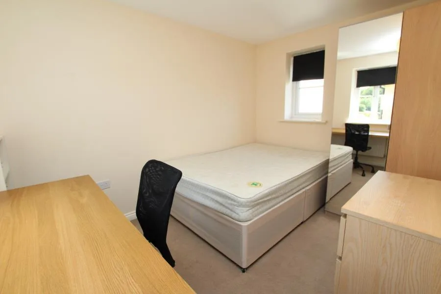 6 bedroom terraced house for rent