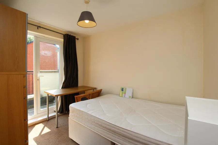 6 bedroom town house for rent