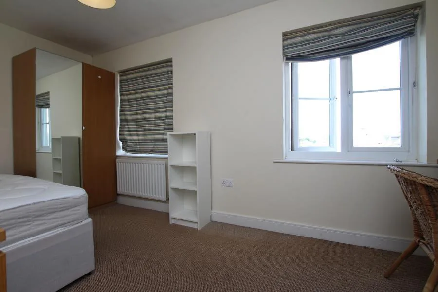 6 bedroom town house for rent