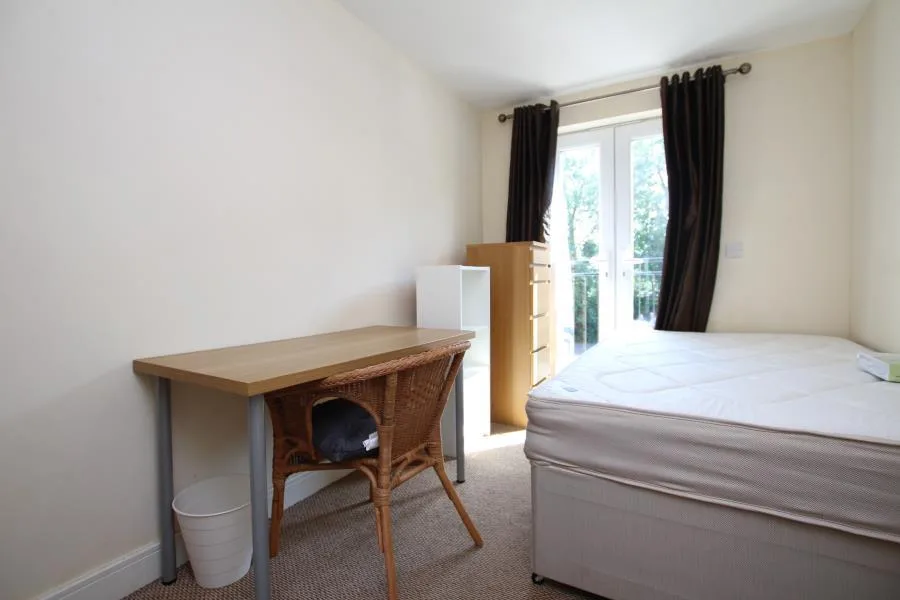 6 bedroom town house for rent