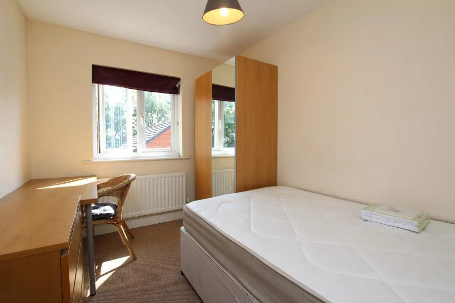 6 bedroom town house for rent
