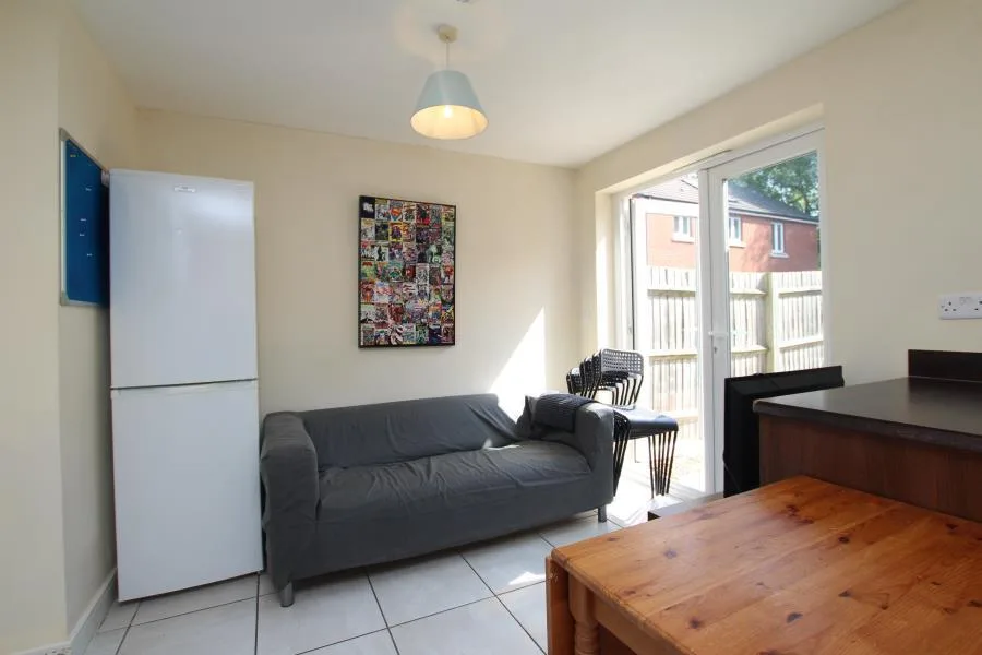 6 bedroom town house for rent