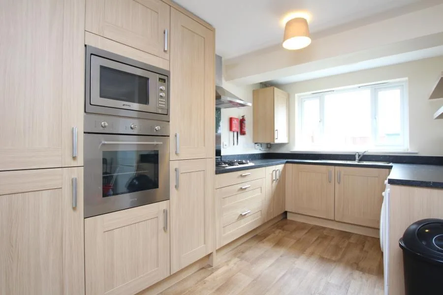 6 bedroom terraced house for rent