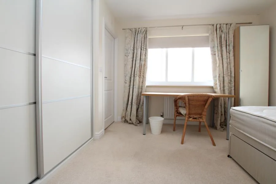 6 bedroom town house for rent
