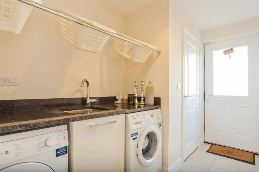 6 bedroom town house for rent