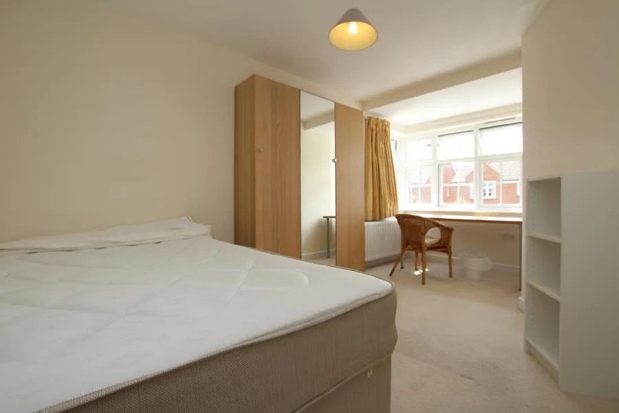 6 bedroom town house for rent