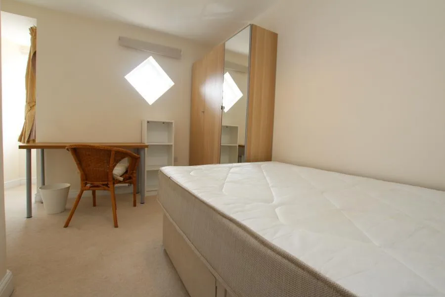 6 bedroom town house for rent