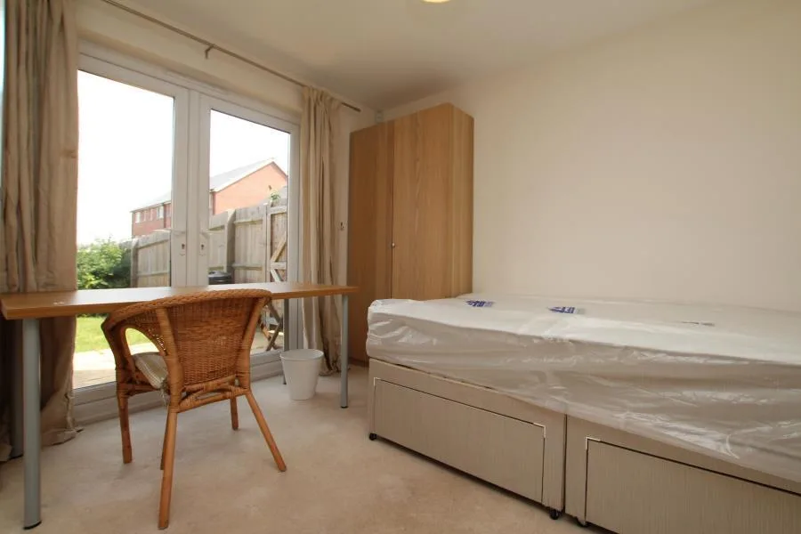 6 bedroom town house for rent