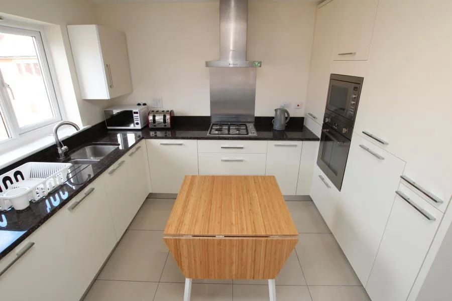 6 bedroom town house for rent