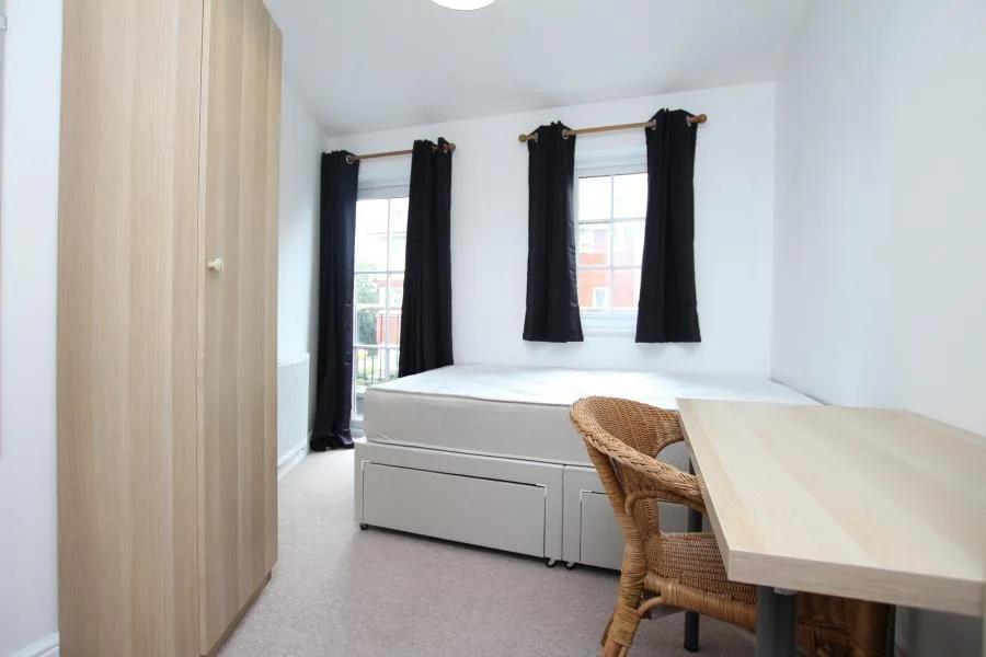 6 bedroom town house for rent