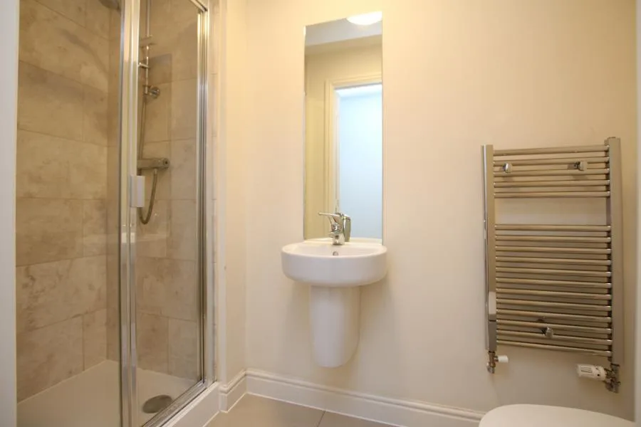6 bedroom town house for rent