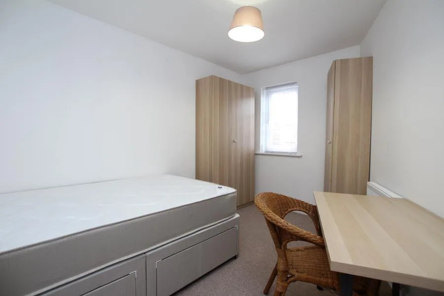 6 bedroom town house for rent