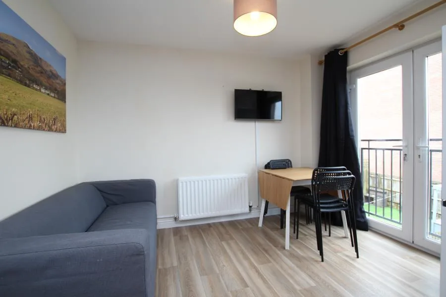 6 bedroom town house for rent
