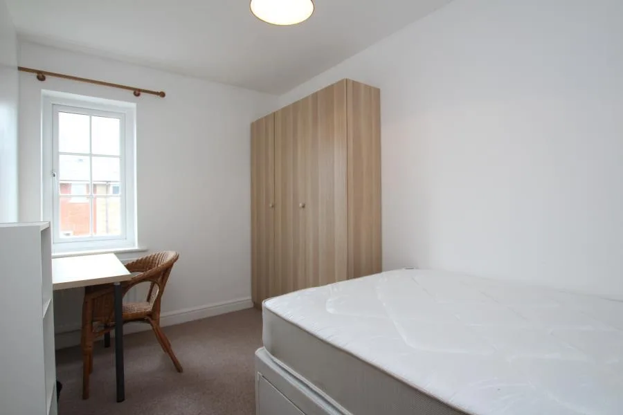 6 bedroom town house for rent