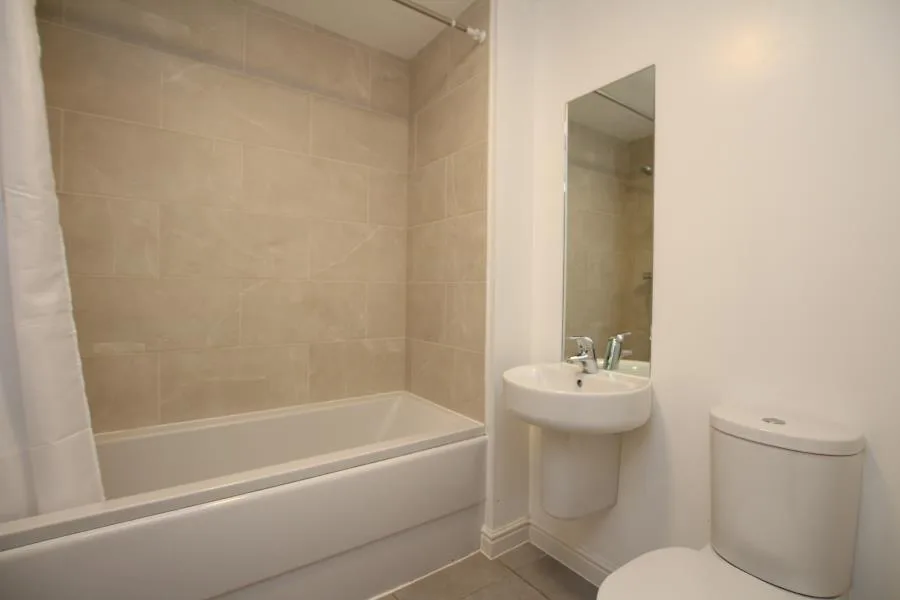 6 bedroom town house for rent