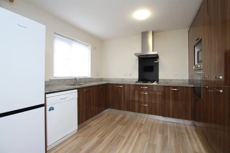 6 bedroom town house for rent