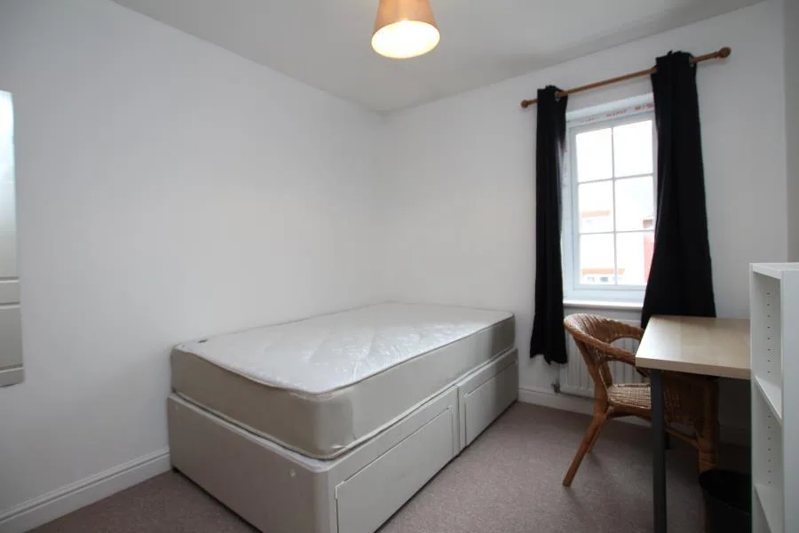 6 bedroom town house for rent