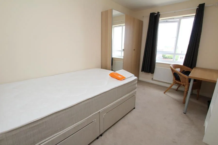 6 bedroom town house for rent