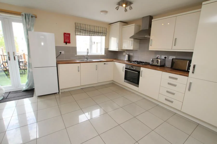 6 bedroom town house for rent