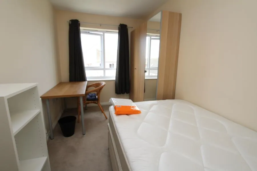 6 bedroom town house for rent