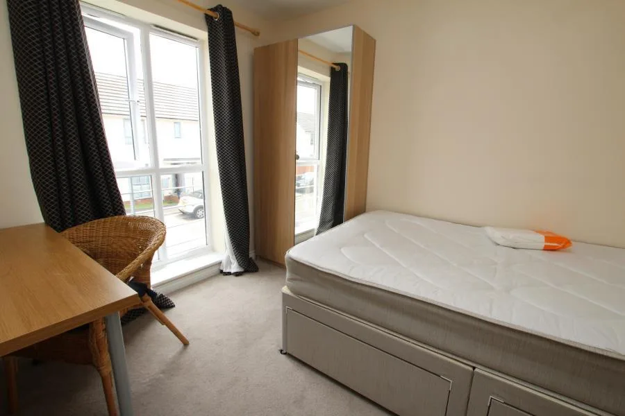 6 bedroom town house for rent
