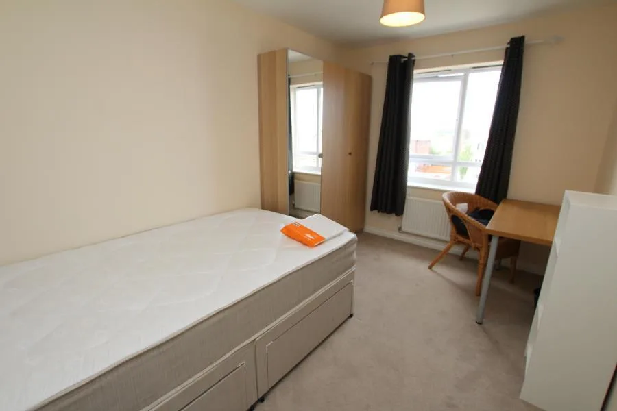 6 bedroom town house for rent