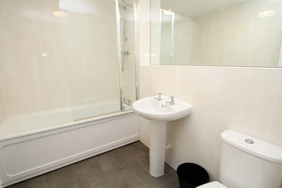 6 bedroom town house for rent