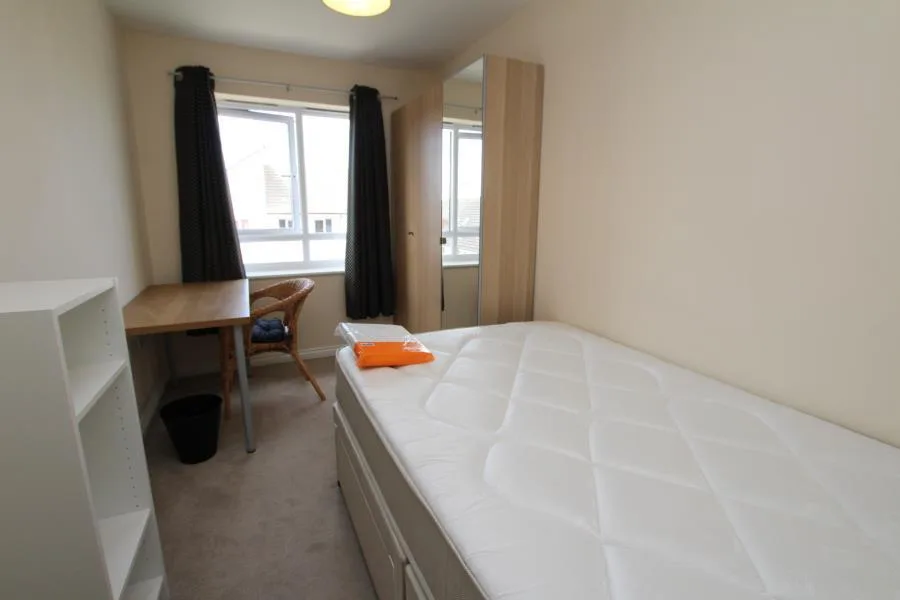 6 bedroom town house for rent