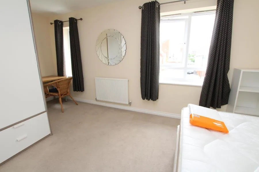 6 bedroom town house for rent