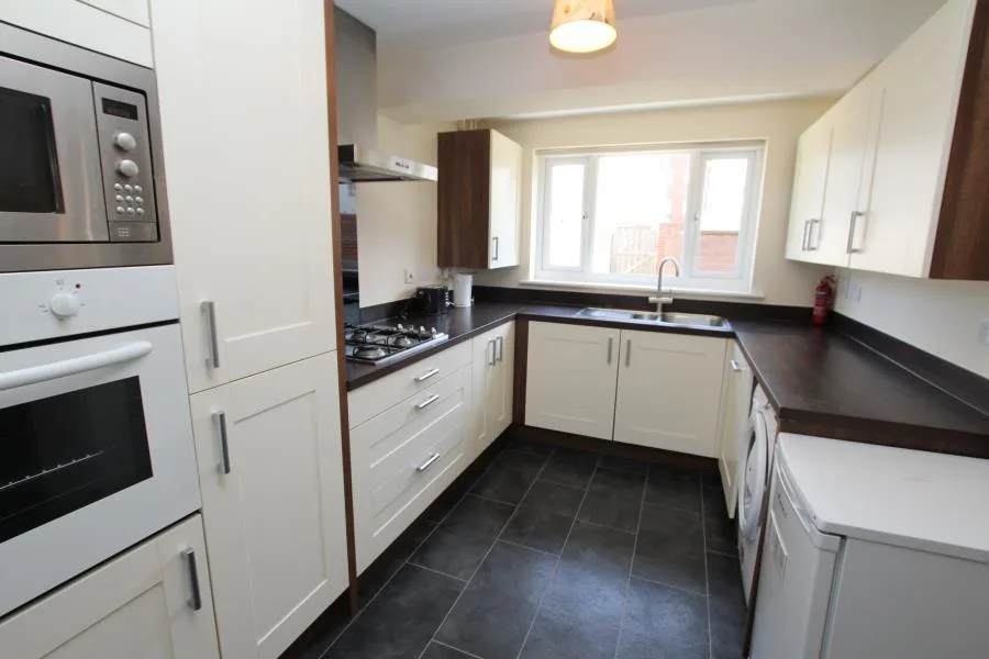 6 bedroom terraced house for rent