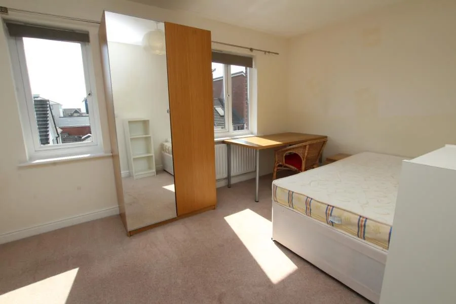 6 bedroom terraced house for rent