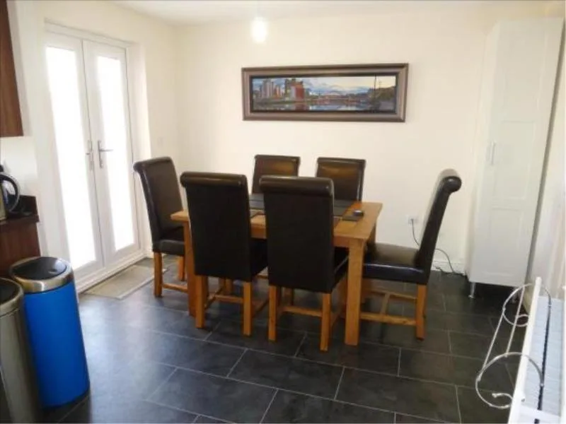 6 bedroom terraced house for rent