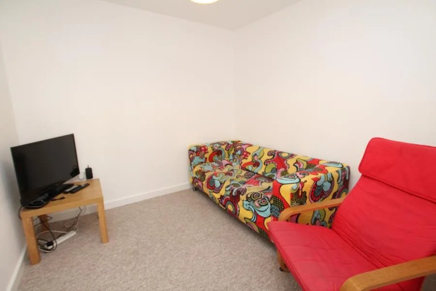 6 bedroom terraced house for rent