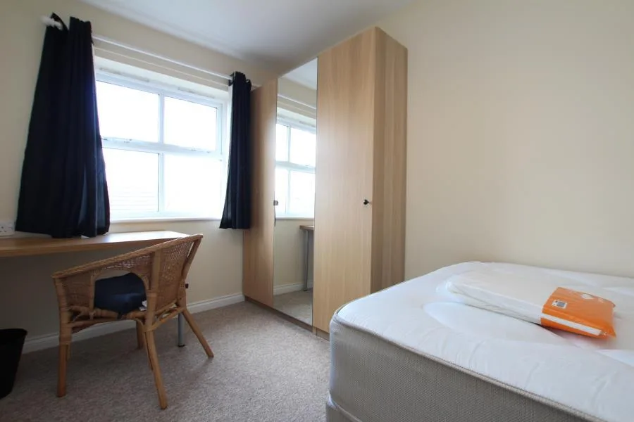 6 bedroom terraced house for rent