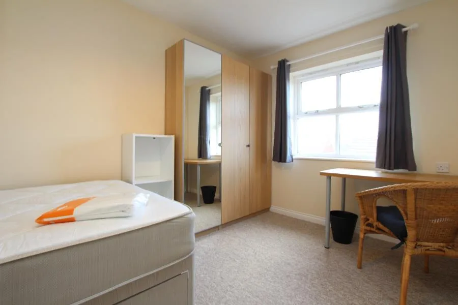 6 bedroom terraced house for rent