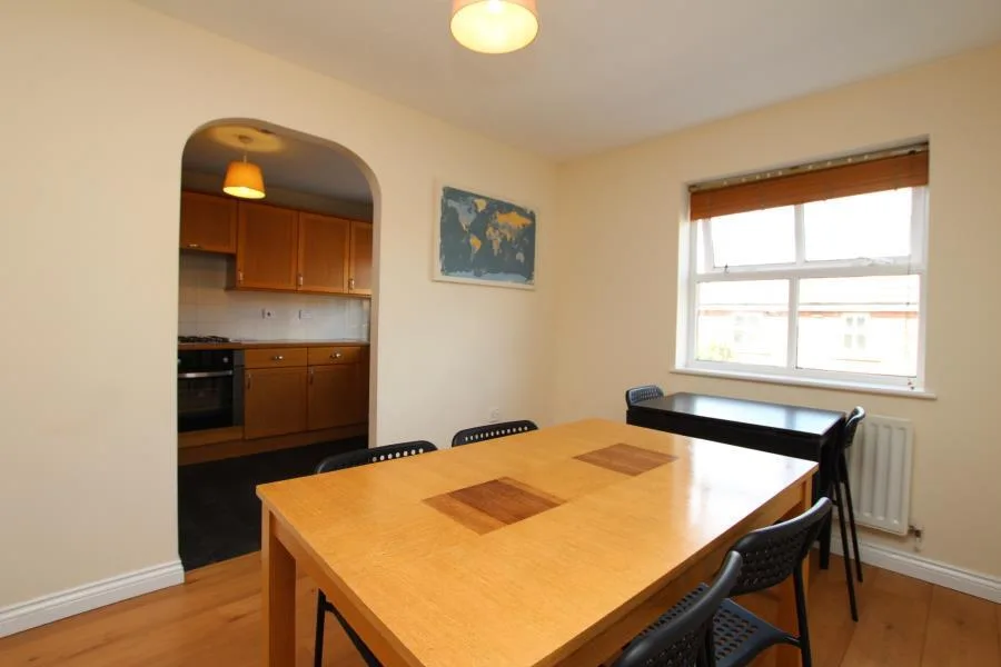 6 bedroom terraced house for rent