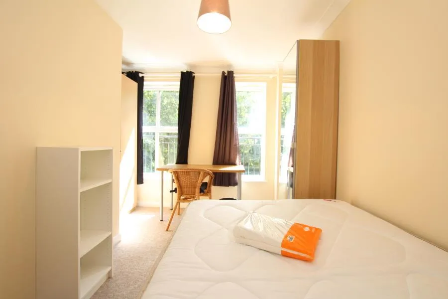 6 bedroom terraced house for rent