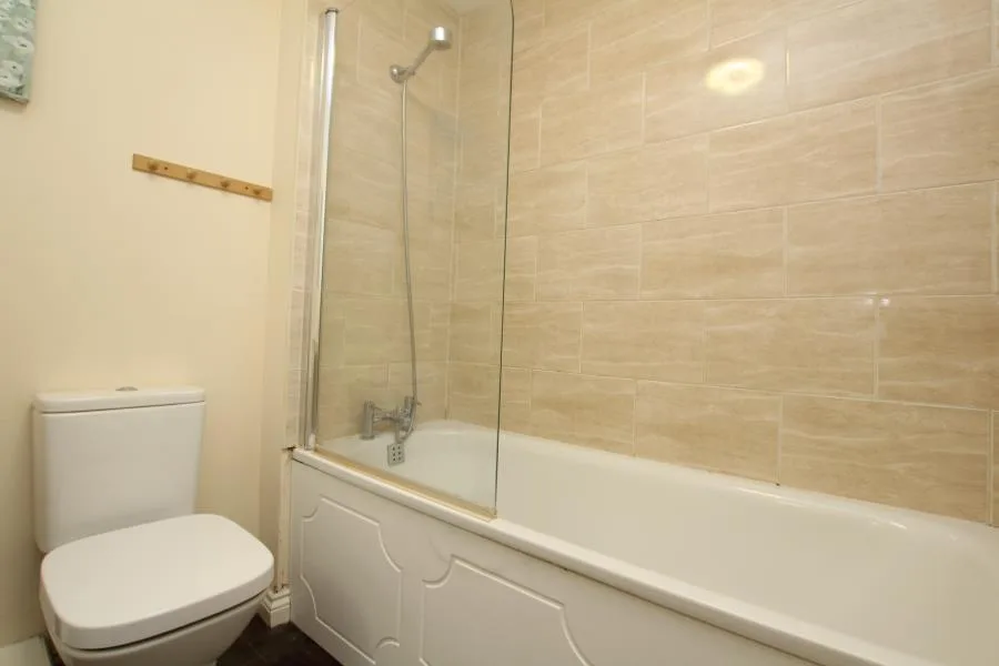 6 bedroom terraced house for rent
