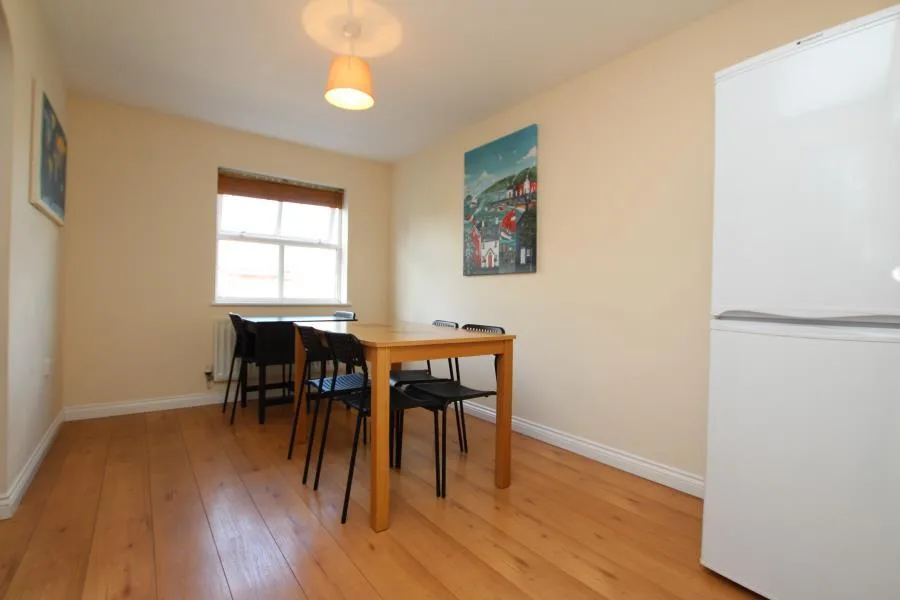 6 bedroom terraced house for rent