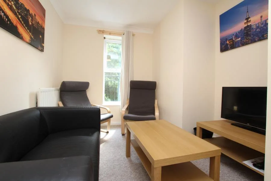 6 bedroom terraced house for rent