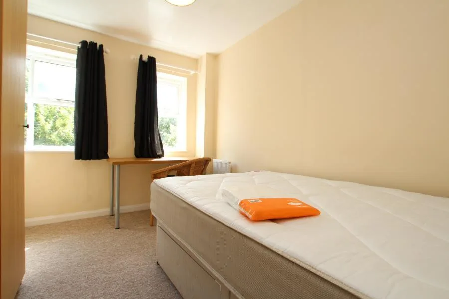 6 bedroom terraced house for rent