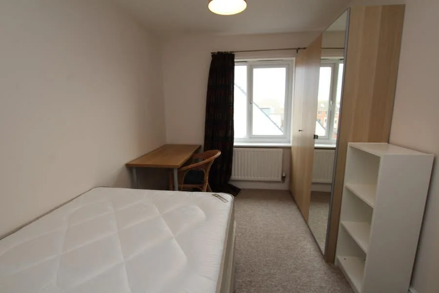 6 bedroom terraced house for rent