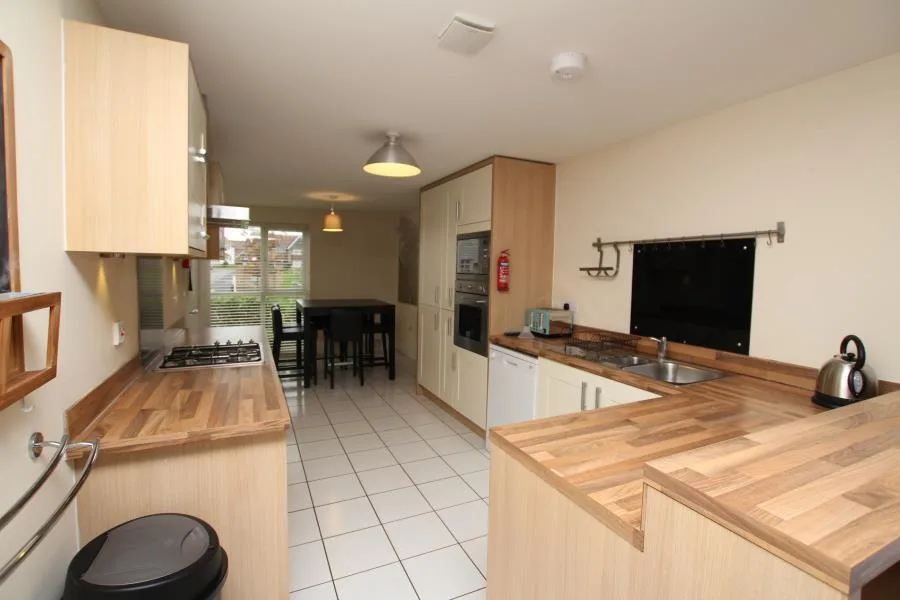 6 bedroom terraced house for rent