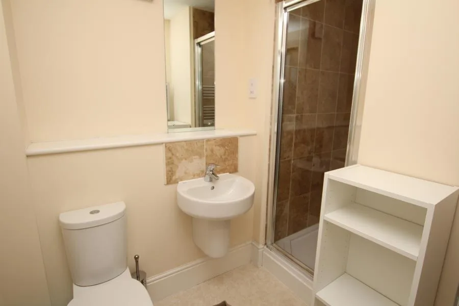 6 bedroom terraced house for rent