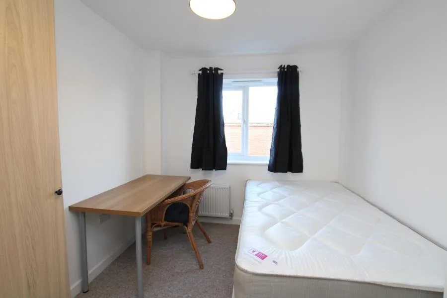 6 bedroom terraced house for rent