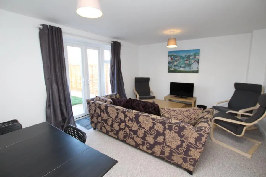 6 bedroom terraced house for rent