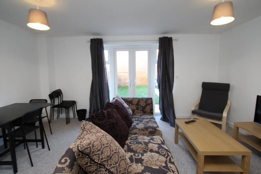 6 bedroom terraced house for rent