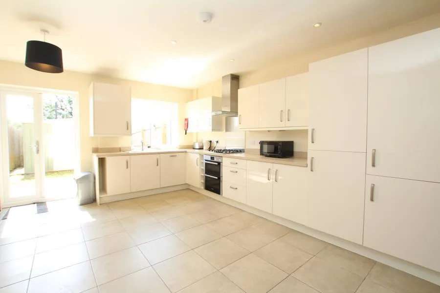 7 bedroom terraced house for rent