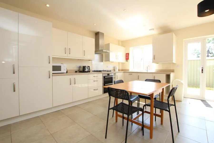 7 bedroom terraced house for rent