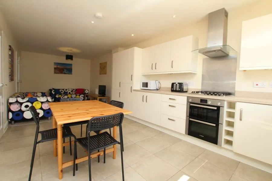 7 bedroom terraced house for rent